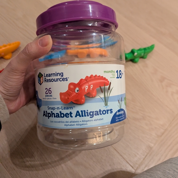 Learning Alligator Letter Set - Picture 8 of 11